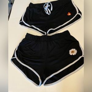 Jogger shorts Flame & Daisy Juniors Sz large Daisy shorts do not have drawstring